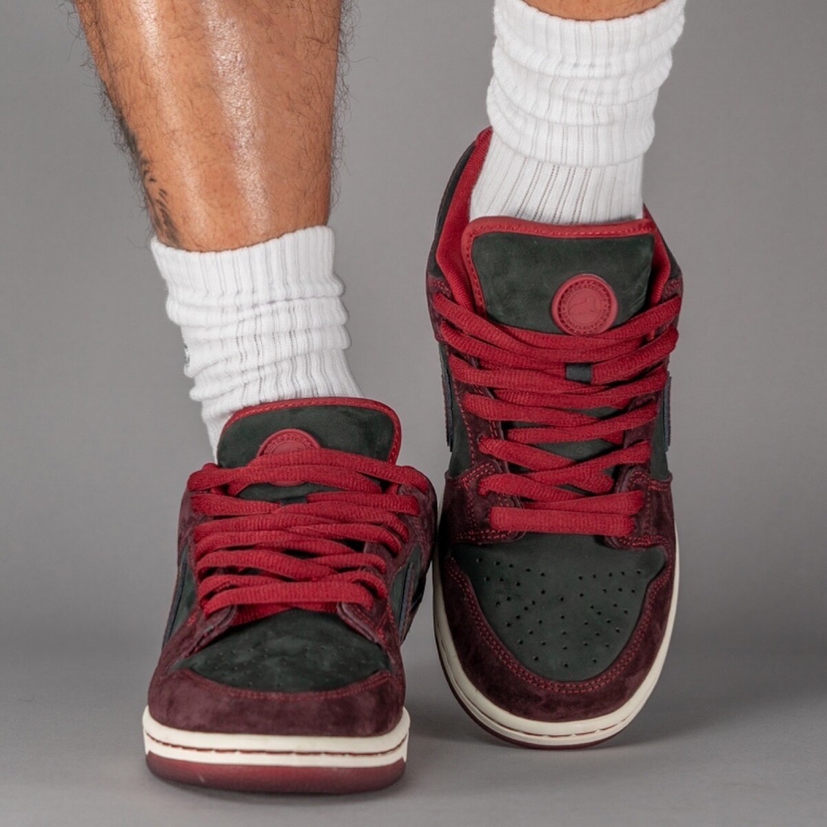 Кроссовки Riot Skateshop X Nike Dunk Low Sb, темно-красный — фото 4