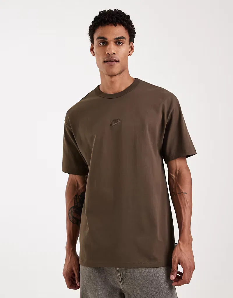 Футболка Nike Premium Essentials оверсайз темно-коричневый