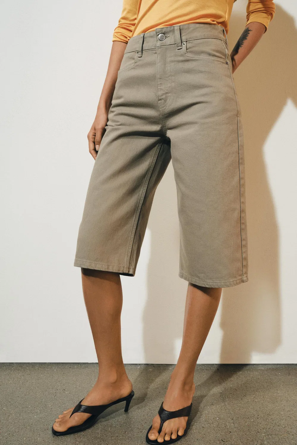 Джинсовые шорты-бермуды средней посадки из коллекции ZW ZARA, Khaki — фото 2