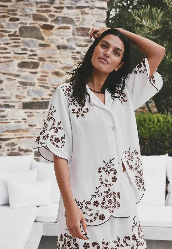 Блузка с вышивкой Petite fit Next, White Chocolate Brown, белый/коричневый/шоколадный — фото 4