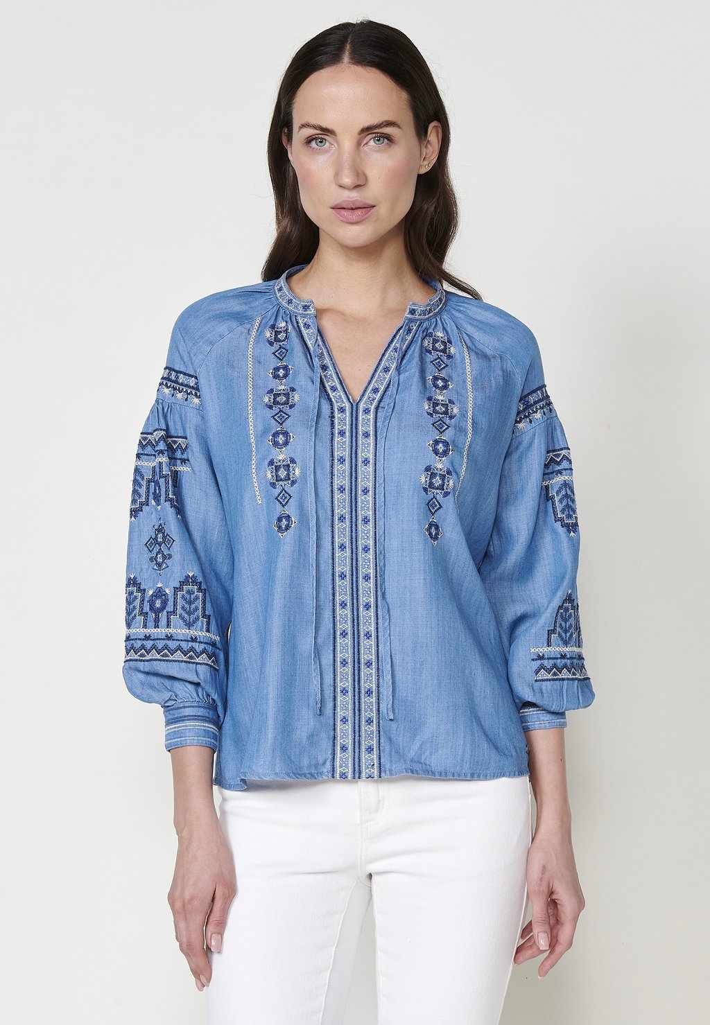 

Блуза ABULLONADA CON BORDADO ÉTNICO Koroshi, цвет Blue Denim