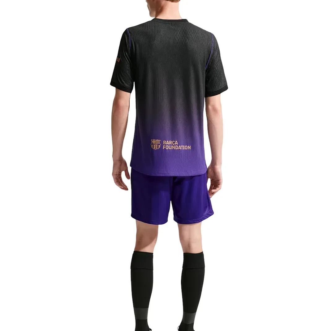 Мужская игровая майка Kobe x F.C. Barcelona 2026/27 Match Away Aero-FIT Authentic T-Shirt 'Field Purp Nike, Field Purple/Black/Metallic Gold — фото 3
