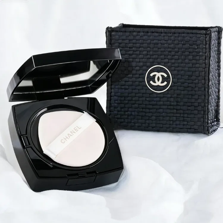 Женская тональная основа с воздушной подушкой с сумкой-чехлом 2-Piece Set Cushion #B10 CHANEL, Beige Fashion Air Cushion Pastel Pink Foundation+26 Summer Limited Woven Bag — фото 4