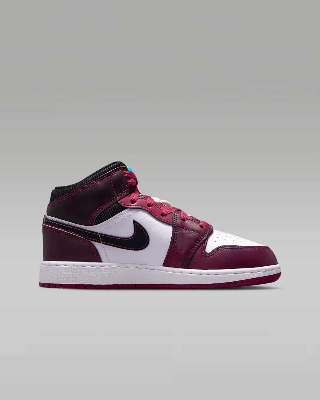 Кроссовки для детей постарше Air Jordan 1 Mid SE, Sweet Beet/Off Noir/White/Desert Pink — фото 3