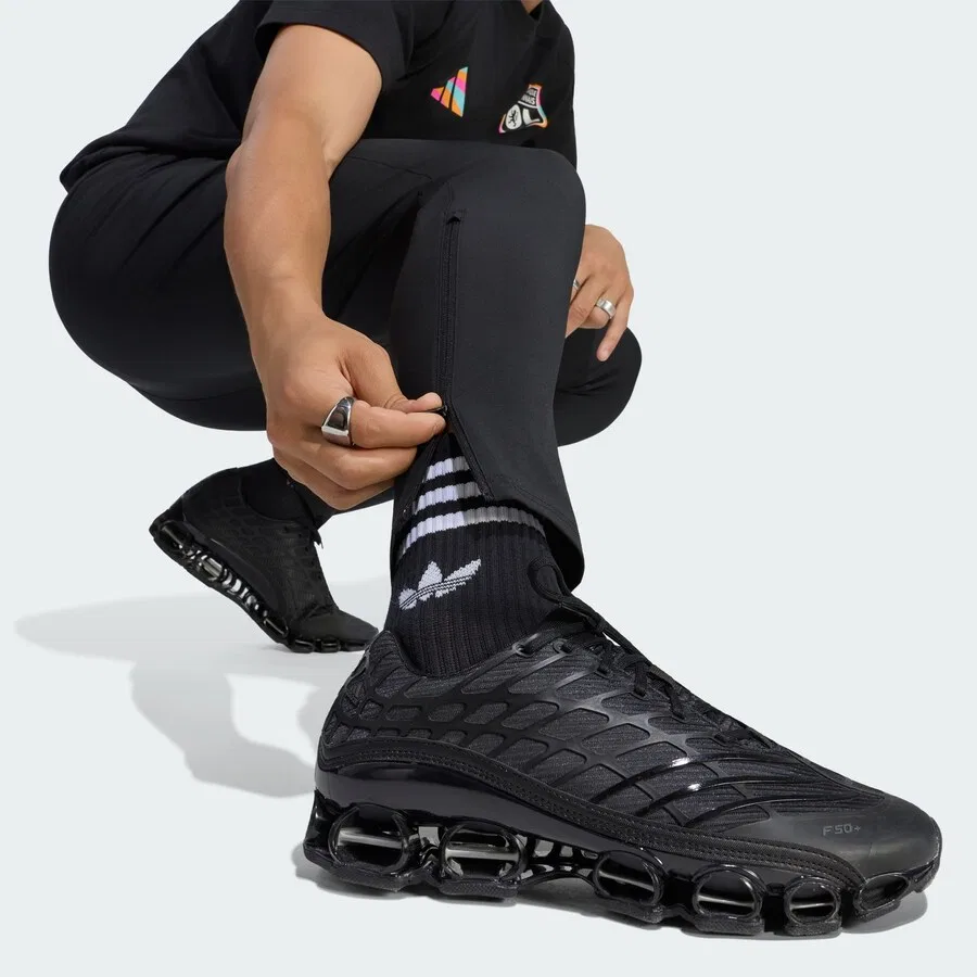 Спортивные брюки ADIDAS PERFORMANCE Regular Workout Pants 'Olympique Lyon Tiro' черного цвета — фото 4