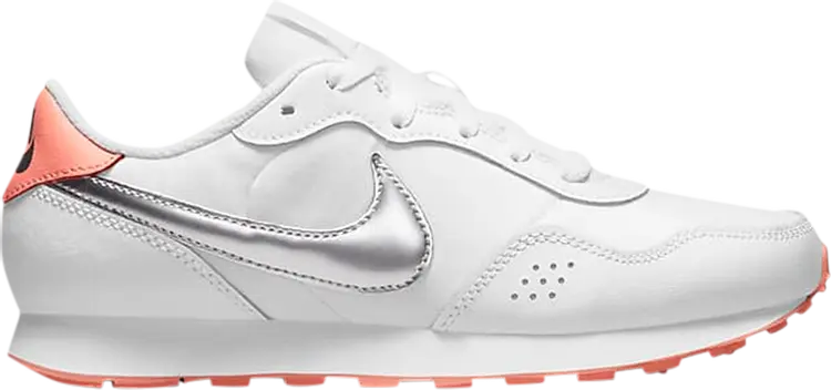 

Кроссовки Nike MD Valiant GS 'White Metallic Silver', белый