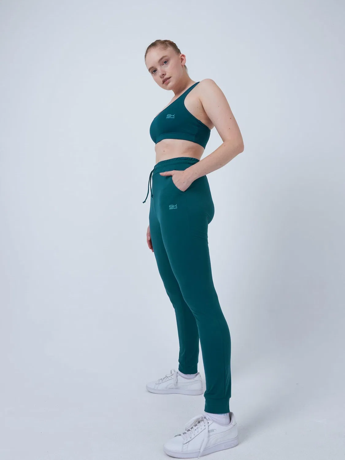 Спортивные брюки Sportkind Regular Workout Pants Jogging Pants в цвете Бетон — фото 2