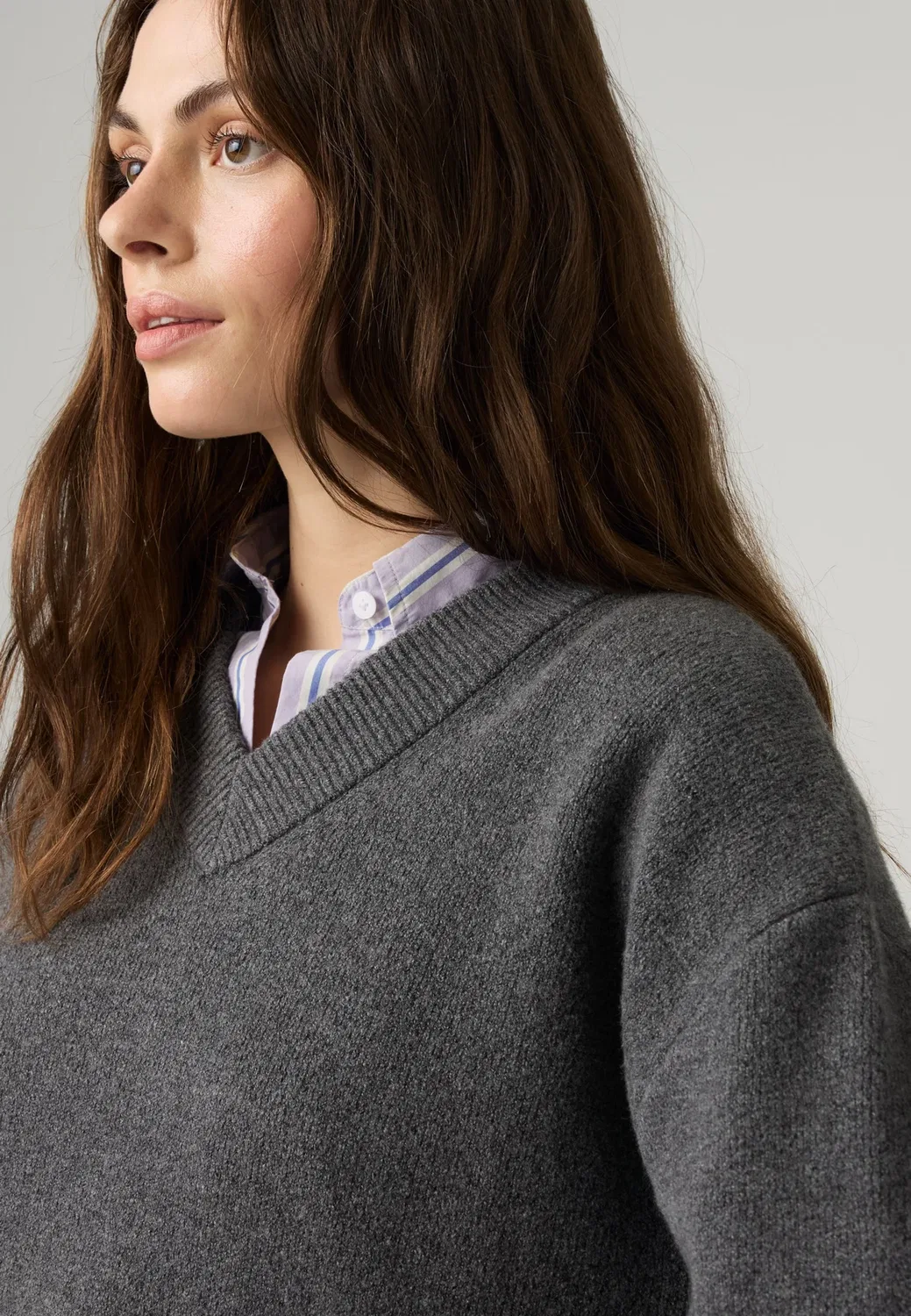 Очень мягкий вязаный свитер с V-образным вырезом Milano Levi'S, Darker Heather Grey Bros — фото 4