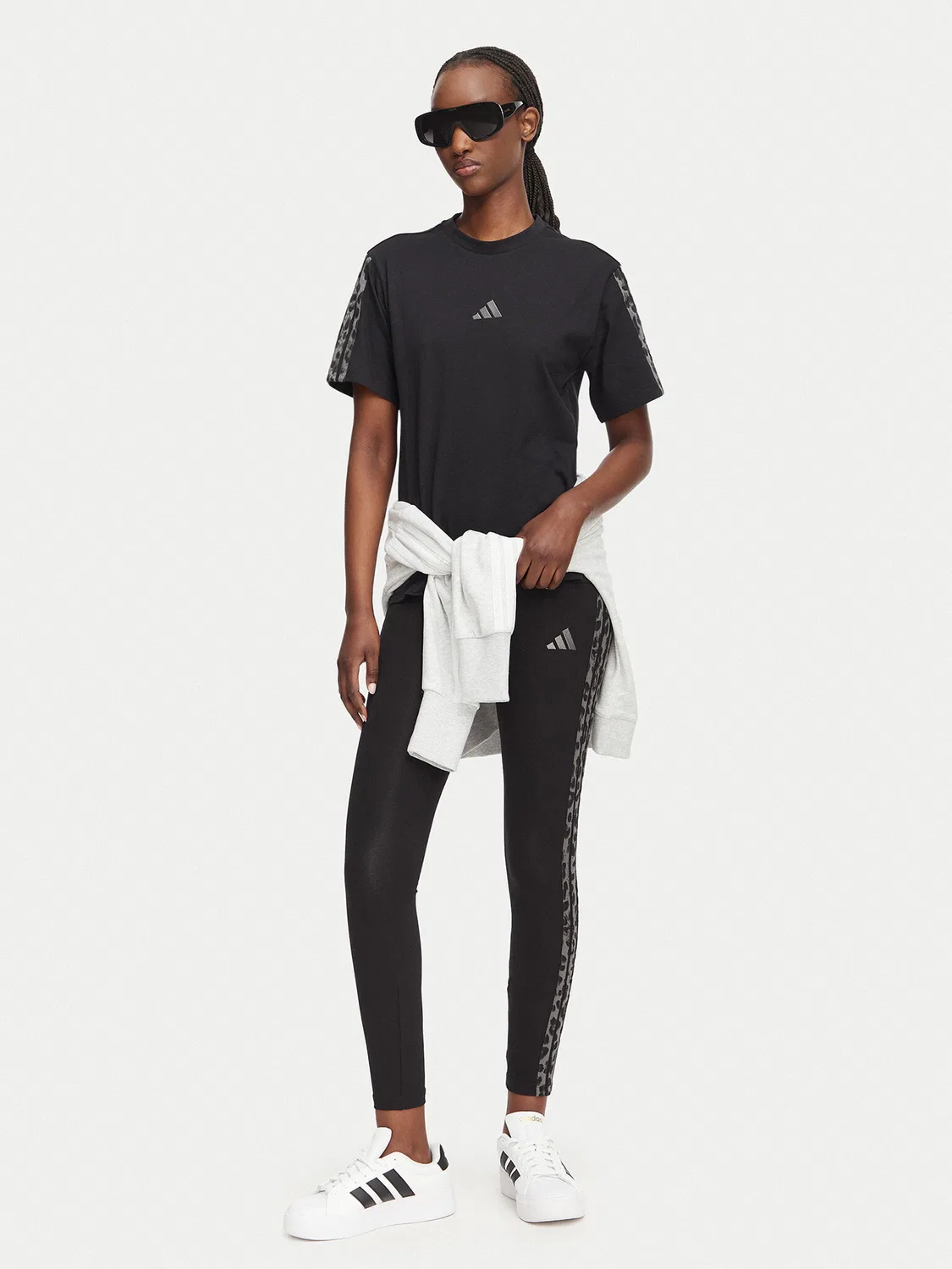 Женская футболка стандартного кроя Seasonal Essentials Animal Print Adidas, черный — фото 2