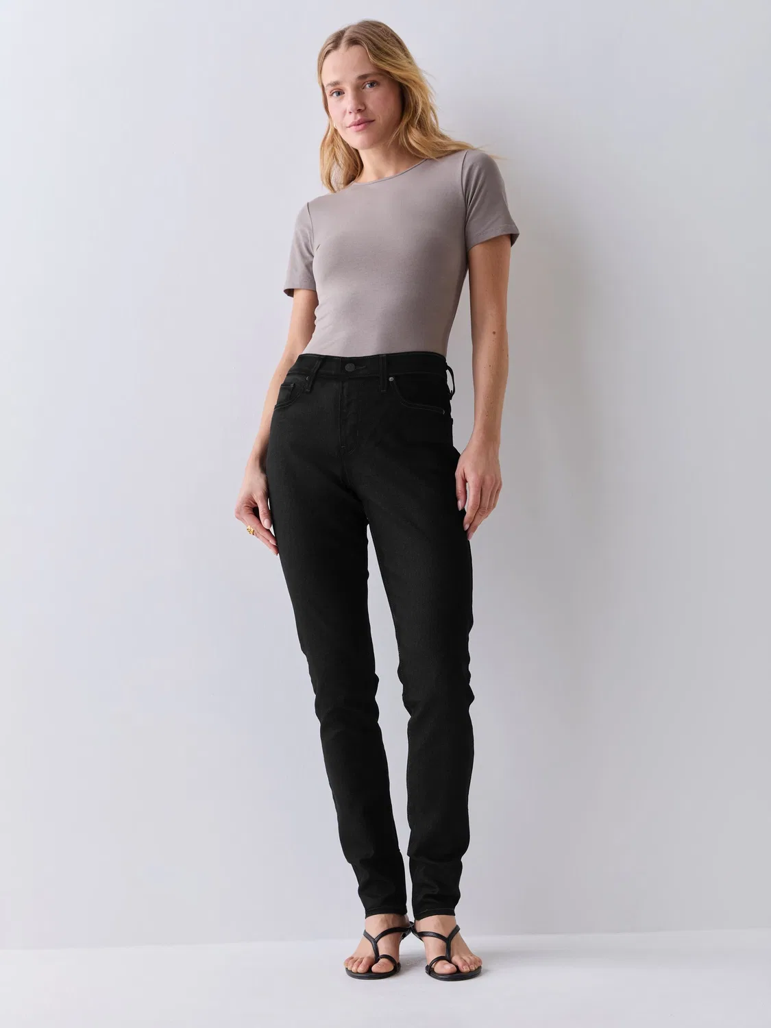 Черные моделирующие джинсы скинни Levi's Soft Black 311