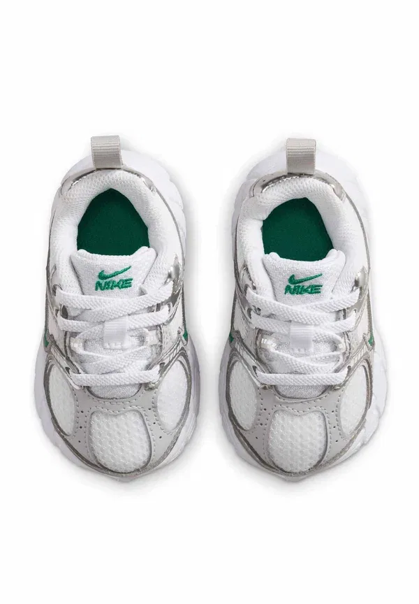 Кроссовки Mesh Nike Sportswear white, vast grey, metallic silver, malachite, белый/серый — фото 3
