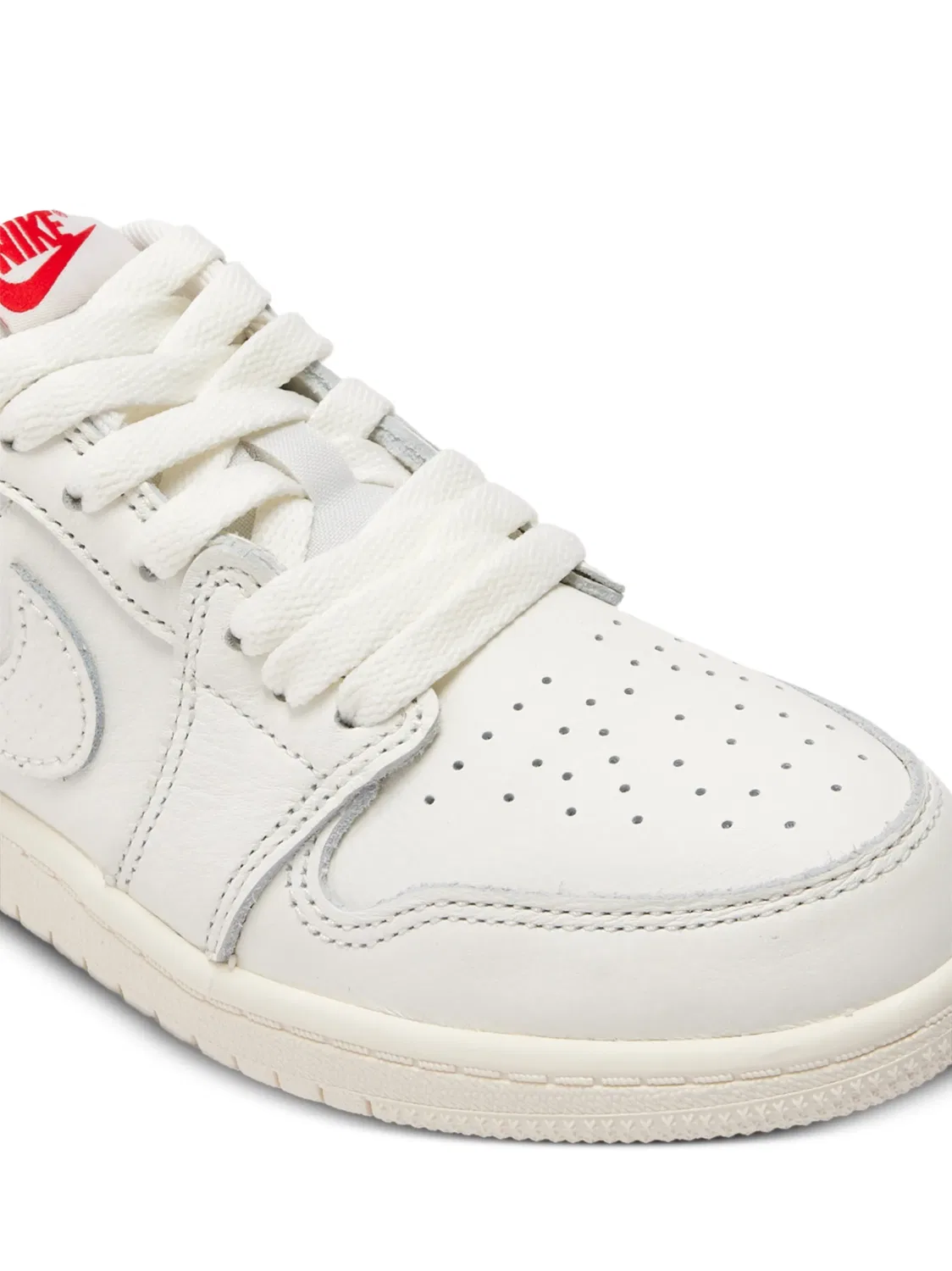 Кроссовки Jordan 1 Retro Low белые кожаные Nike, белый — фото 3