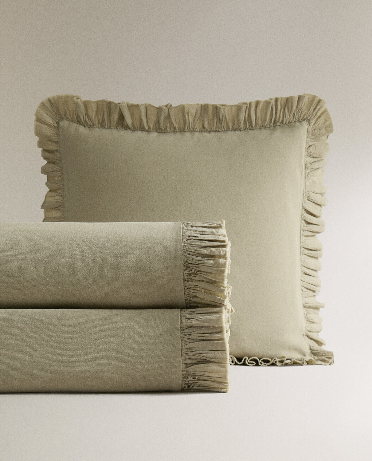 

Покрывало Zara Home With Pleated Ruffle, зеленый