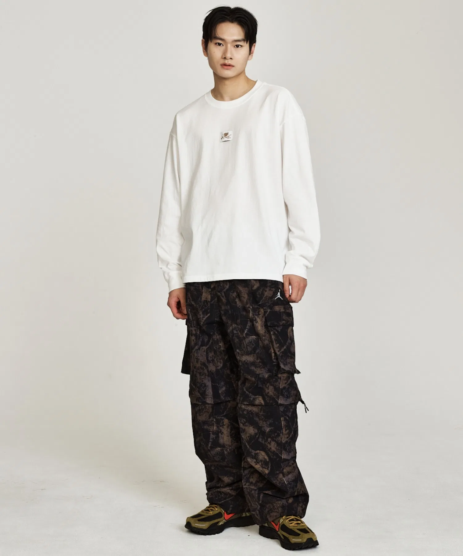 Унисекс футболка с длинным рукавом Nike Sportswear IO9761-100 белая — фото 3