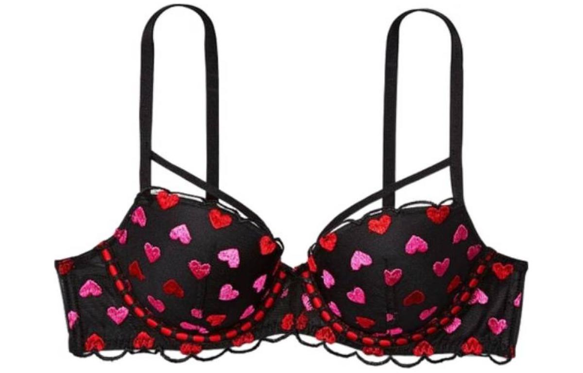 

Victoria's Secret Бюстгальтер женский на черном фоне с вышивкой в виде сердца