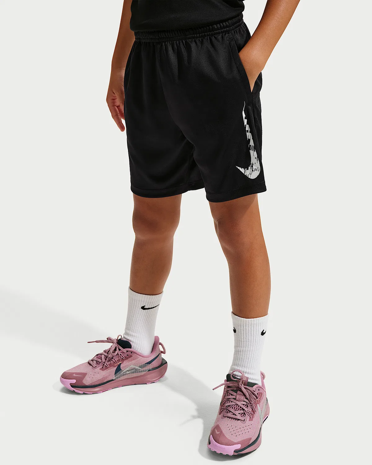 Детские шорты Nike Trophy23 Dri-FIT для мальчиков, Black/Black/White — фото 2