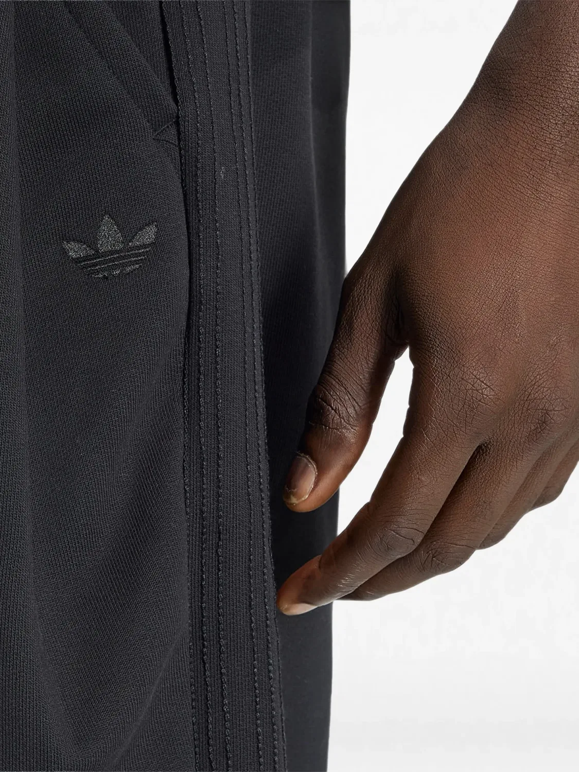 Шорты Premium Essentials черные с боковой полосой Adidas, черный — фото 4