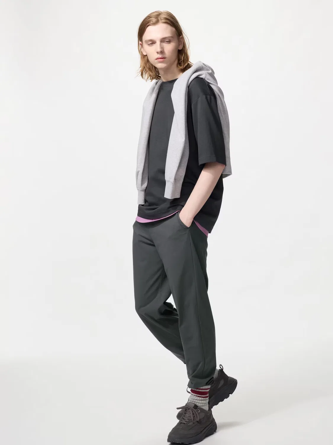 Эластичные спортивные брюки-джоггеры Uniqlo, удлиненный крой, темно-серый