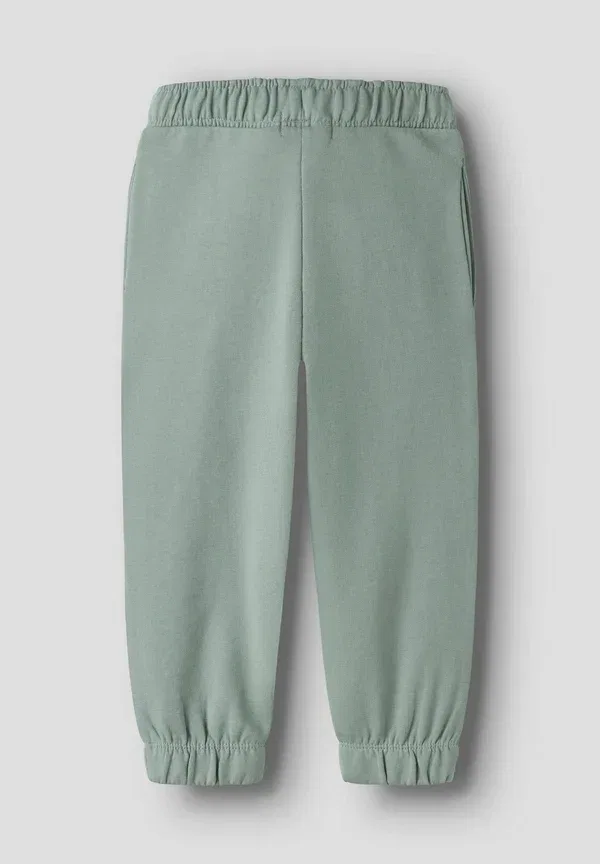 Брюки спортивные с динозаврами Sweatpants regular fit Name It, Green Milieu, зеленый — фото 2