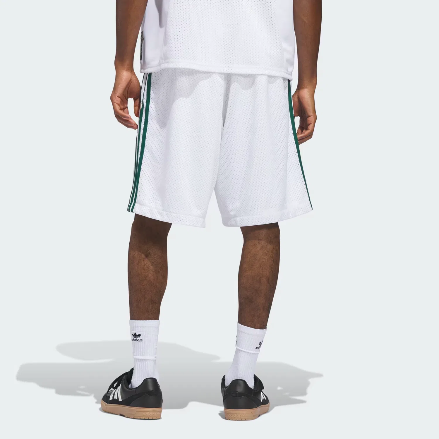 Шорты унисекс свободного кроя Tyshawn Adidas Originals, белый/матовое золото/темно-зеленый — фото 4