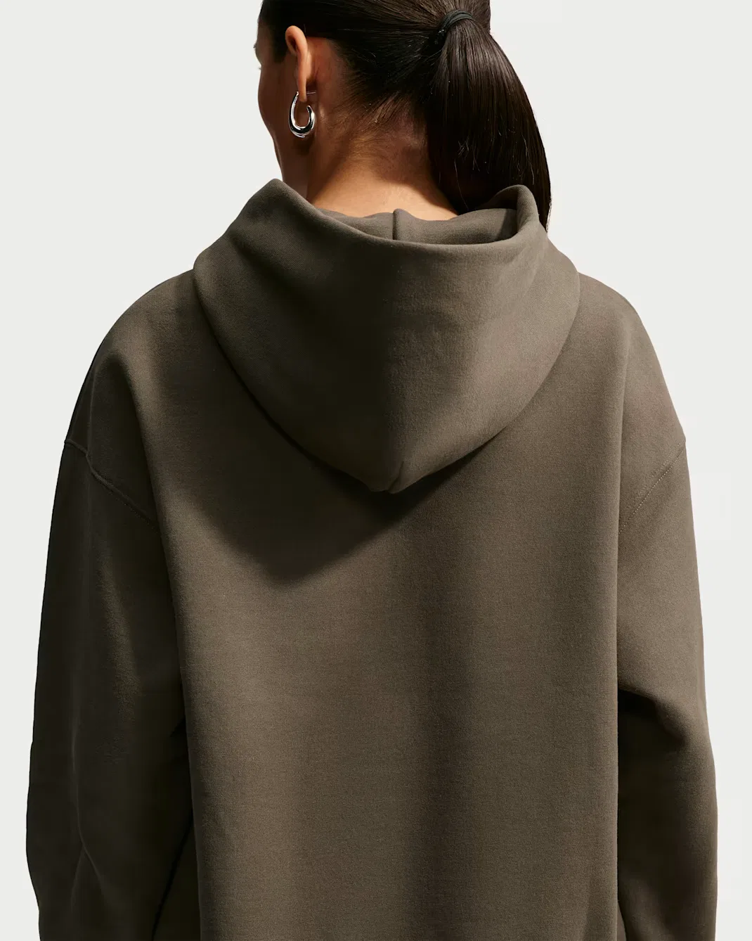 Женская толстовка с капюшоном оверсайз Nike Studio Fleece Medium Weight, Dark Hazel/Sail — фото 2