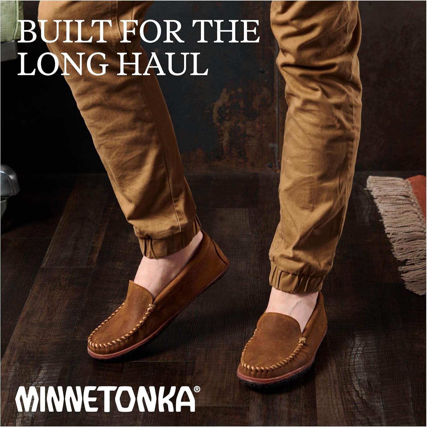 Мокасины Minnetonka Men's Tread из замши для мужчин - водоотталкивающие домашние и тапочки с резиновой подошвой MinnTREAD, Brown Ruff - Venetian — фото 4