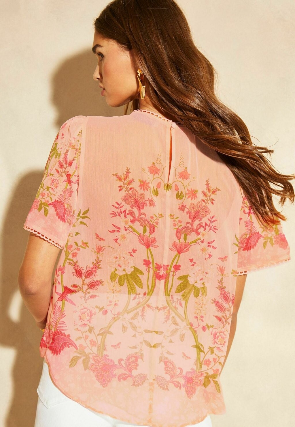 

Блуза FLUTTER SLEEVE SPOT REGULÄR Lipsy, розовый