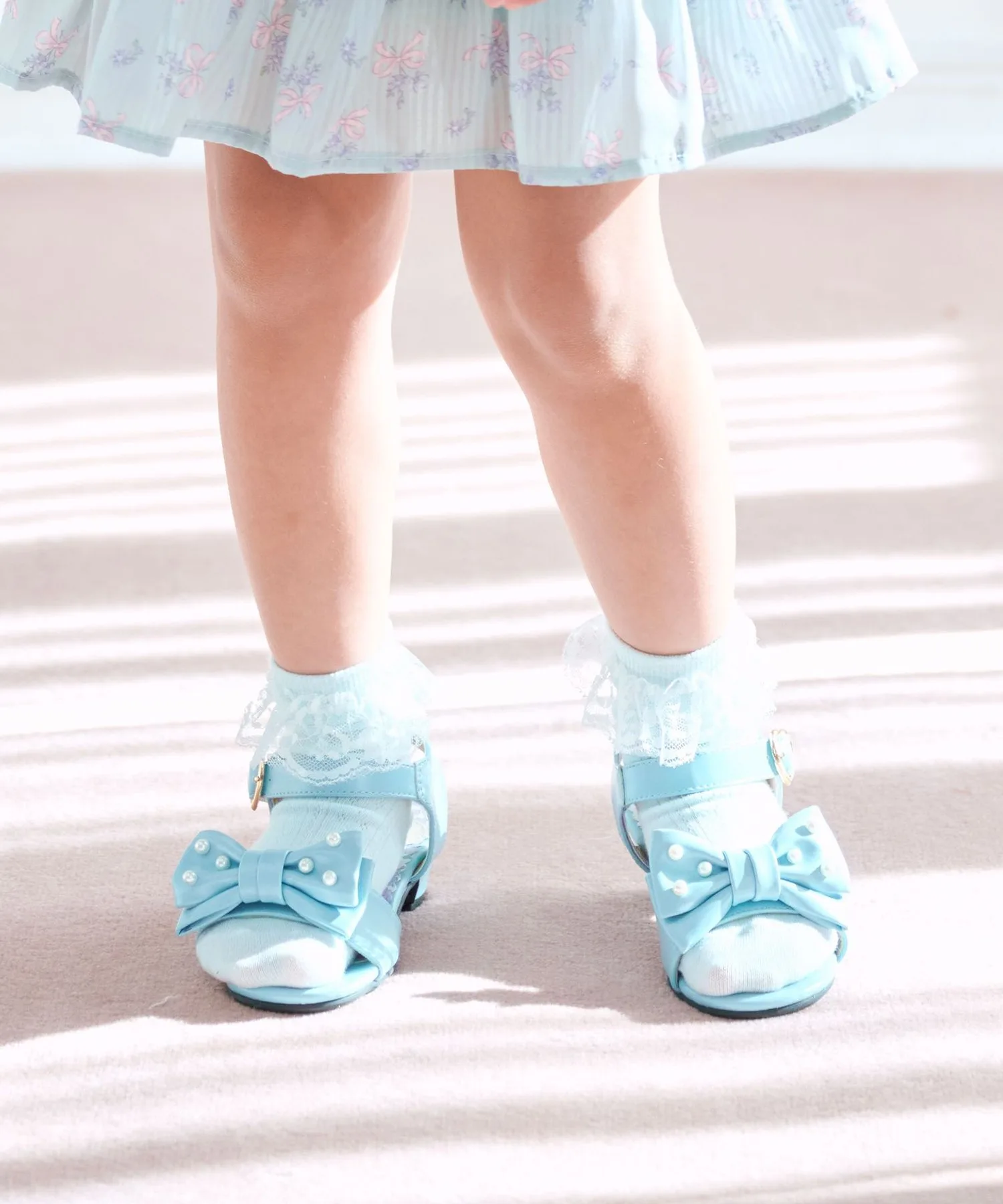 Детские сандалии на каблуке с бантом и жемчугом ANY Ribbon Heel Sandal голубые
