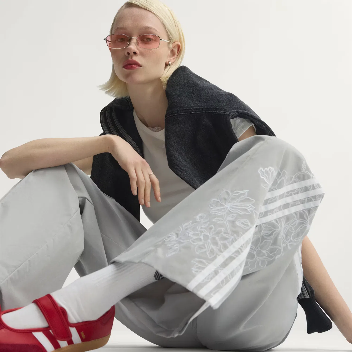 Женские спортивные брюки с цветочным принтом свободного кроя Floral GFX Firebird Adidas Originals, серый — фото 3