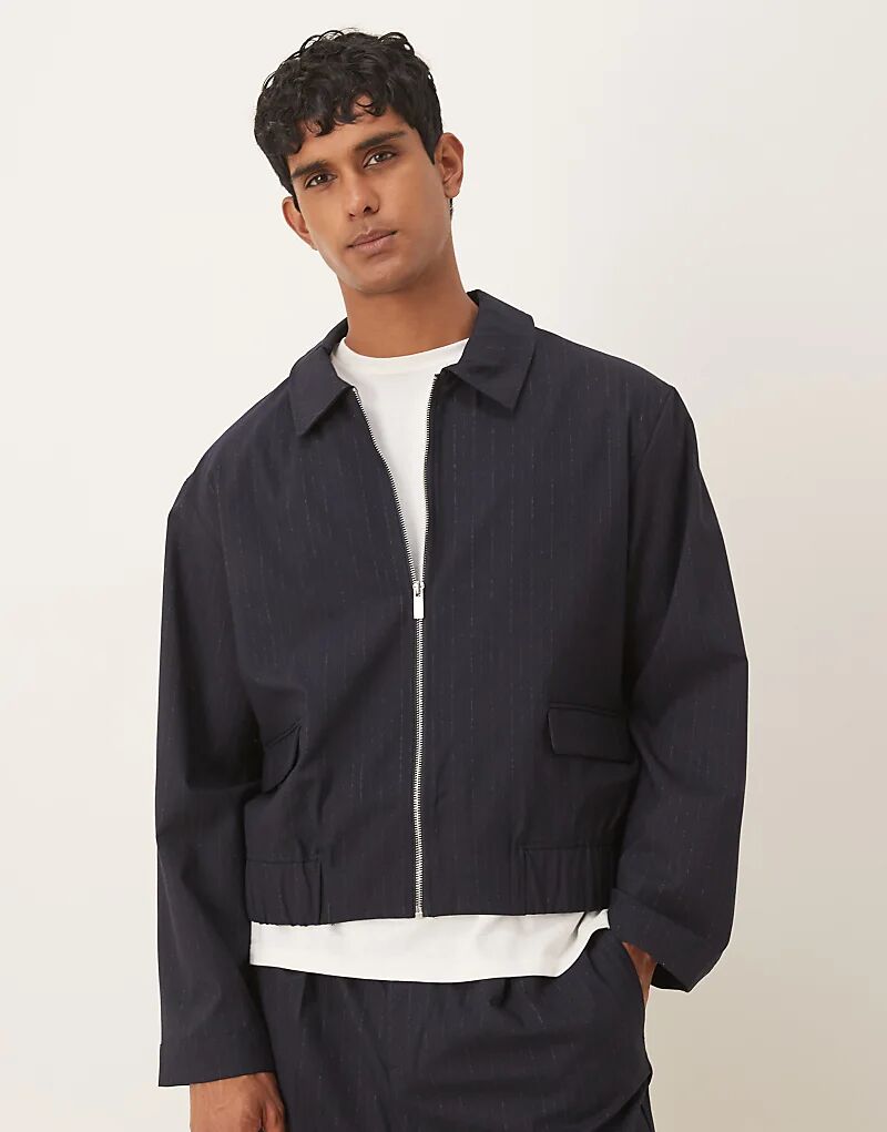 

Элегантная рубашка ASOS DESIGN в тонкую тёмно-синюю полоску — NAVY