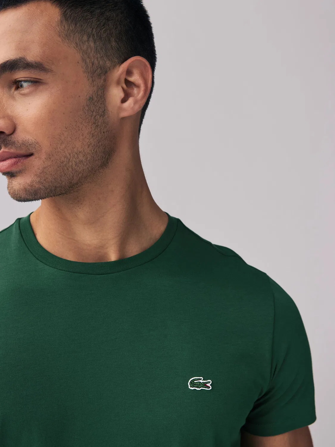 Lacoste Зеленая хлопковая футболка с круглым вырезом и короткими рукавами — фото 3