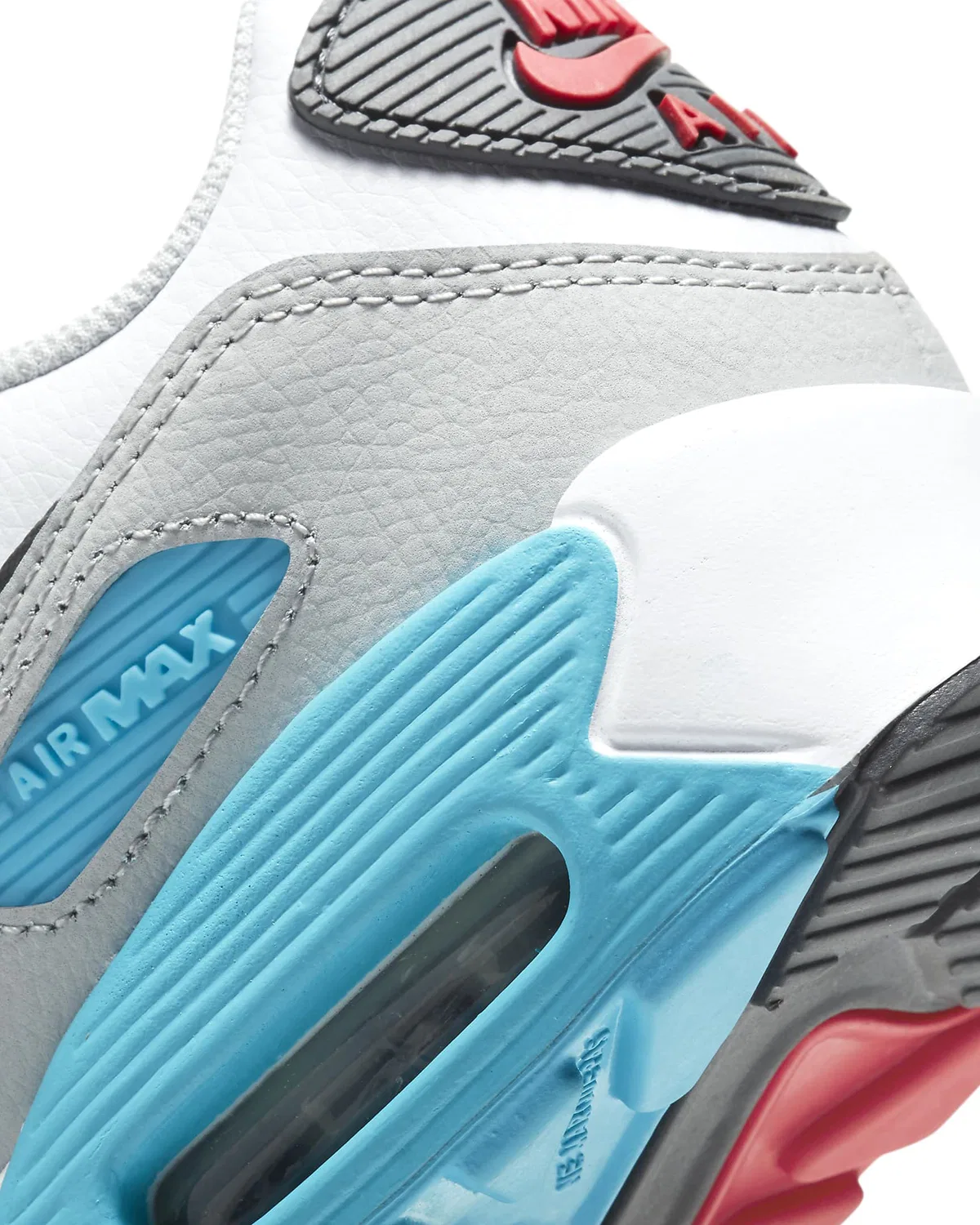 Детские кроссовки для мальчиков с классической амортизацией Air Max 90 Ltr NIKE, White Iron Grey Chlorine Blue Lt Fusion Red — фото 2