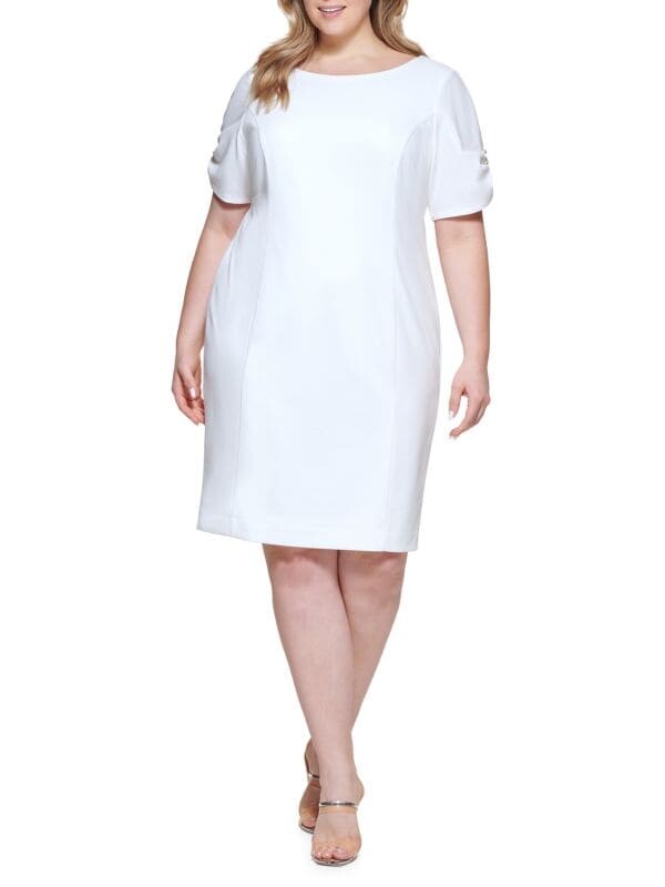 

Платье-футляр Dkny плюс с рюшами на рукавах, белый