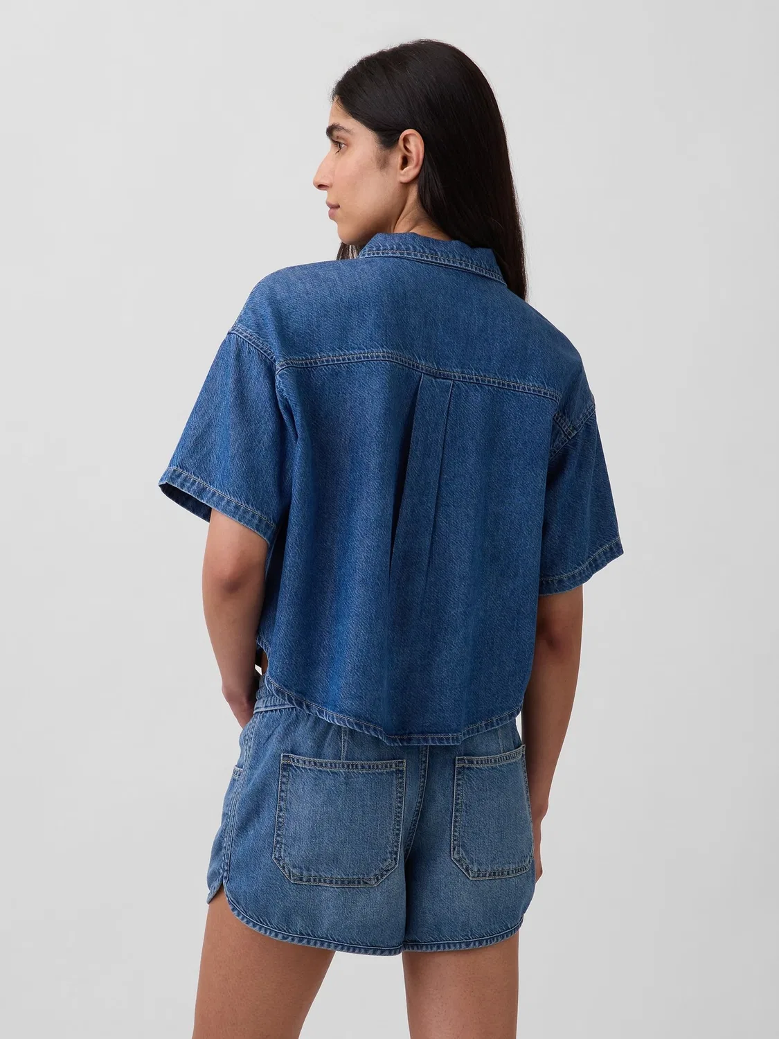 Джинсовая рубашка оверсайз Gap UltraSoft Medium Wash — фото 2