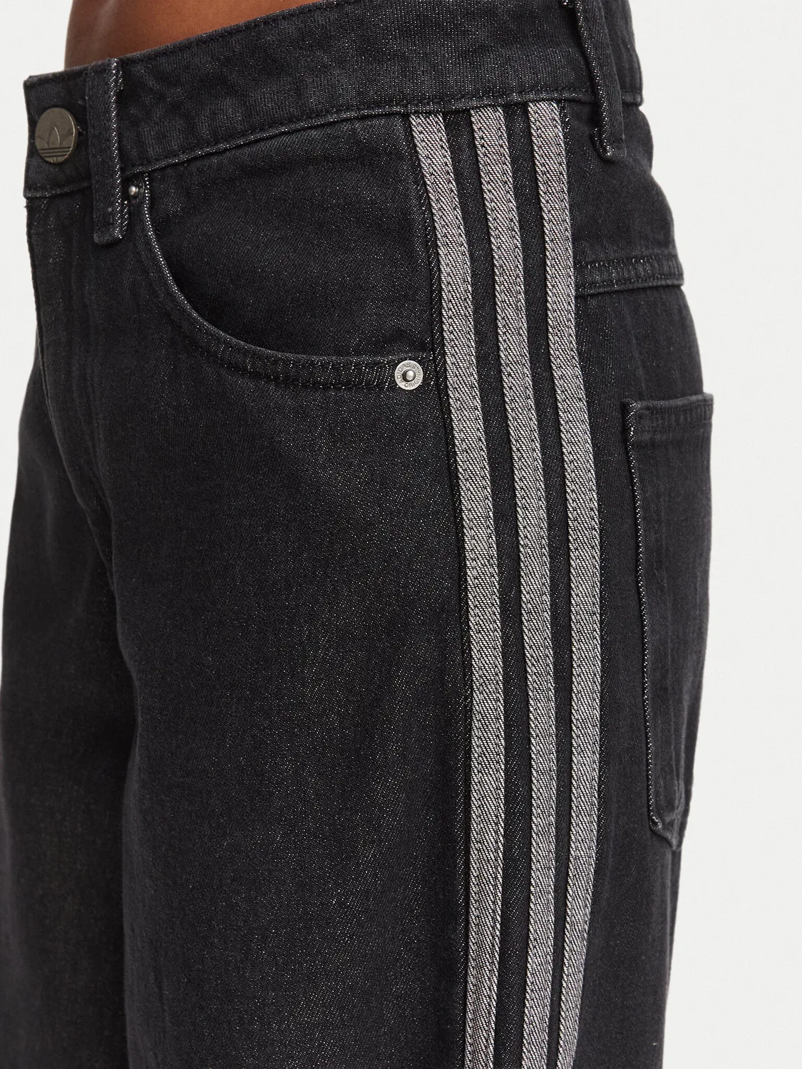 Женские джинсы оверсайз Adidas, черный — фото 4