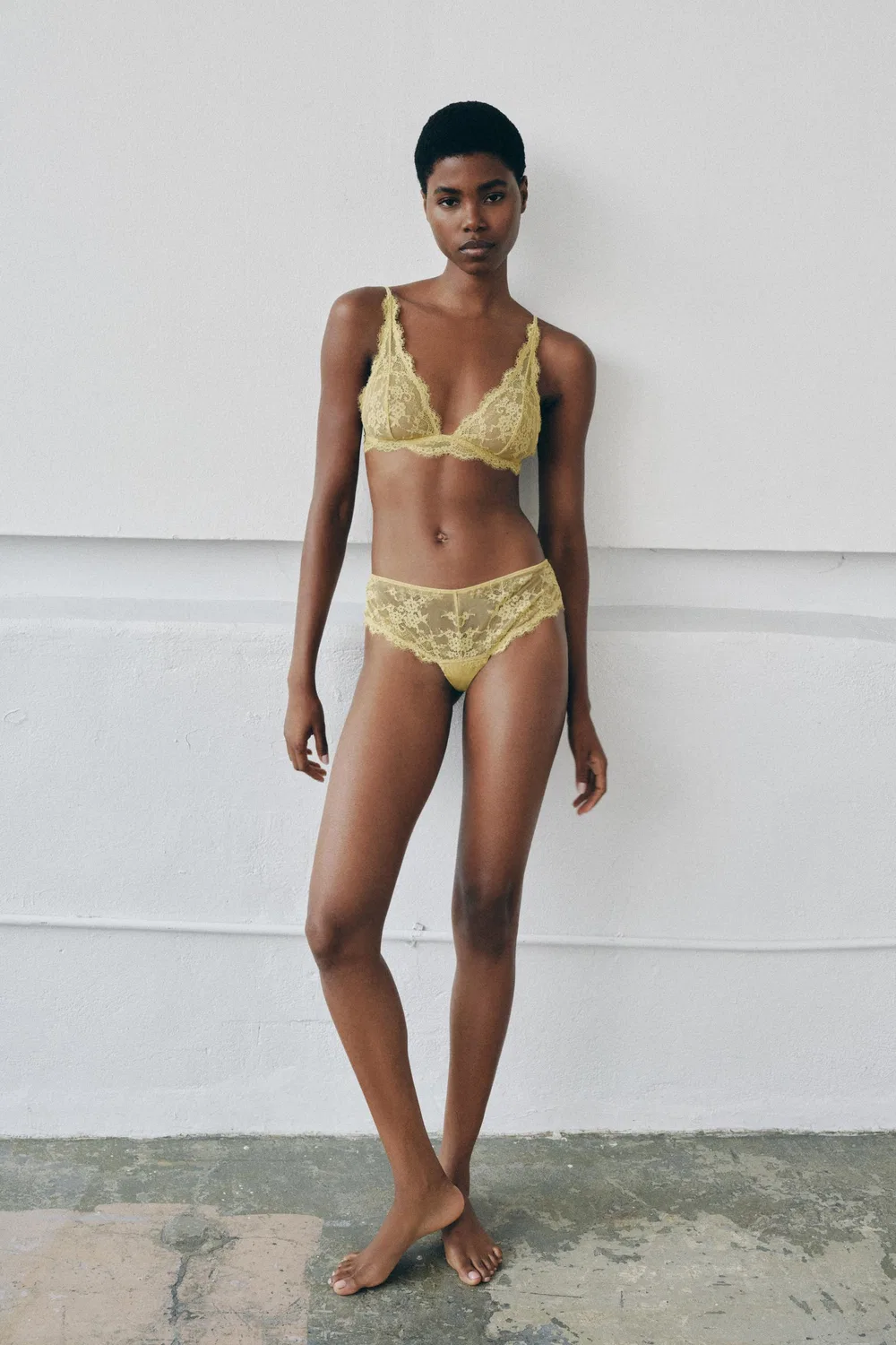 Кружевной треугольный бюстгальтер ZARA, yellow
