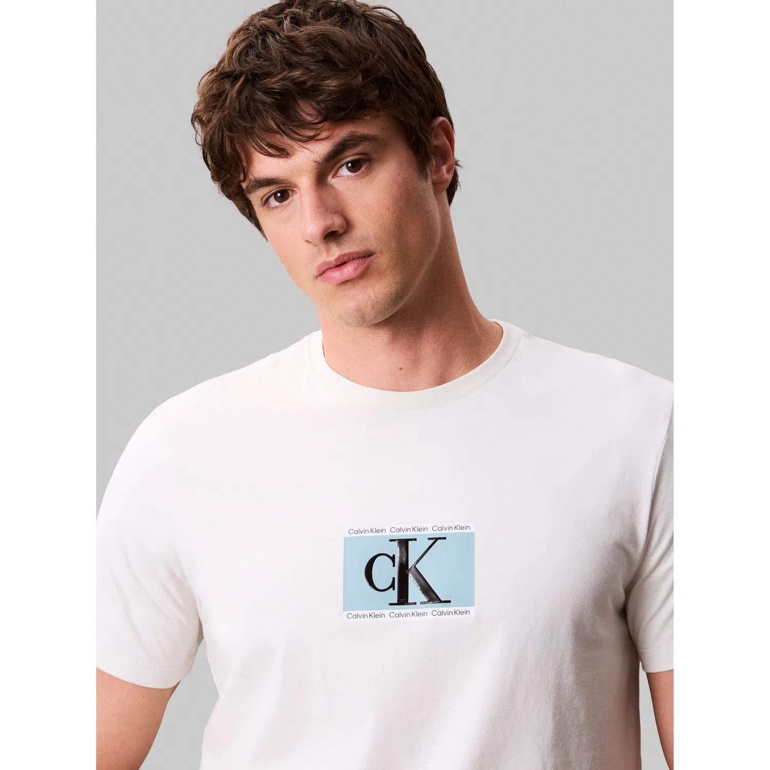 Мужская хлопковая футболка с круглым вырезом Calvin Klein, Chalk — фото 2
