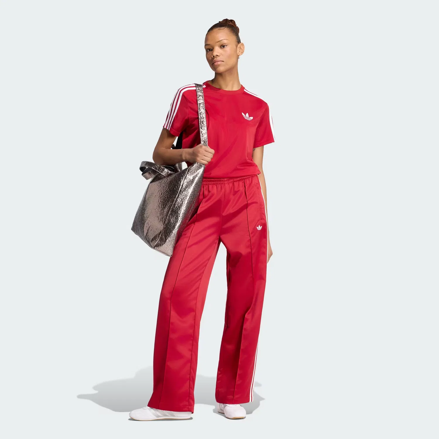 Женские спортивные брюки свободного кроя из атласа SATIN SST LOOSE TRACK PANT Adidas Originals, Team Victory Red/White — фото 3