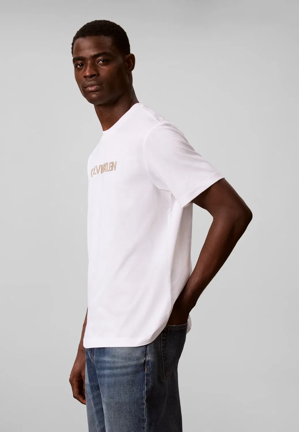 Футболка унисекс с принтом, шрифт Caps Calvin Klein, Bright White — фото 4