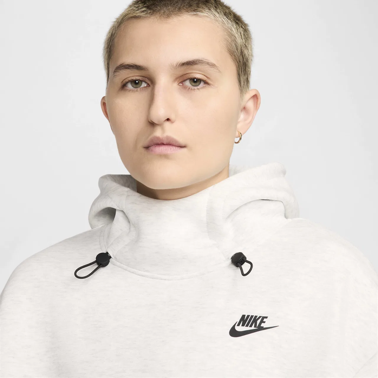 Женское худи Tech Fleece OS Nike, цвет Light Grey/Heather/Black — фото 3