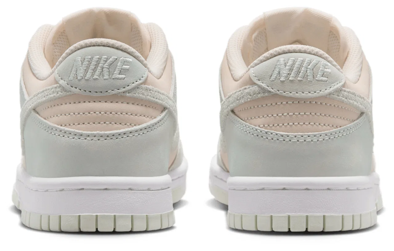Кроссовки для мальчиков Nike Dunk Low Suede, цвет Chalk/Barely Volt/White — фото 3