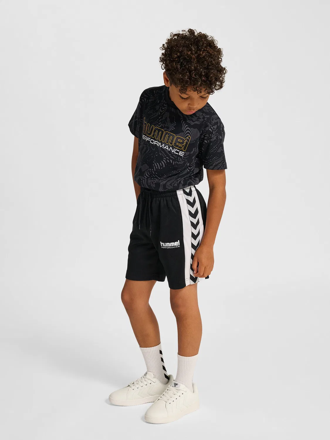Детские шорты с принтом Hmljr Chevron Hummel, Schwarz — фото 3