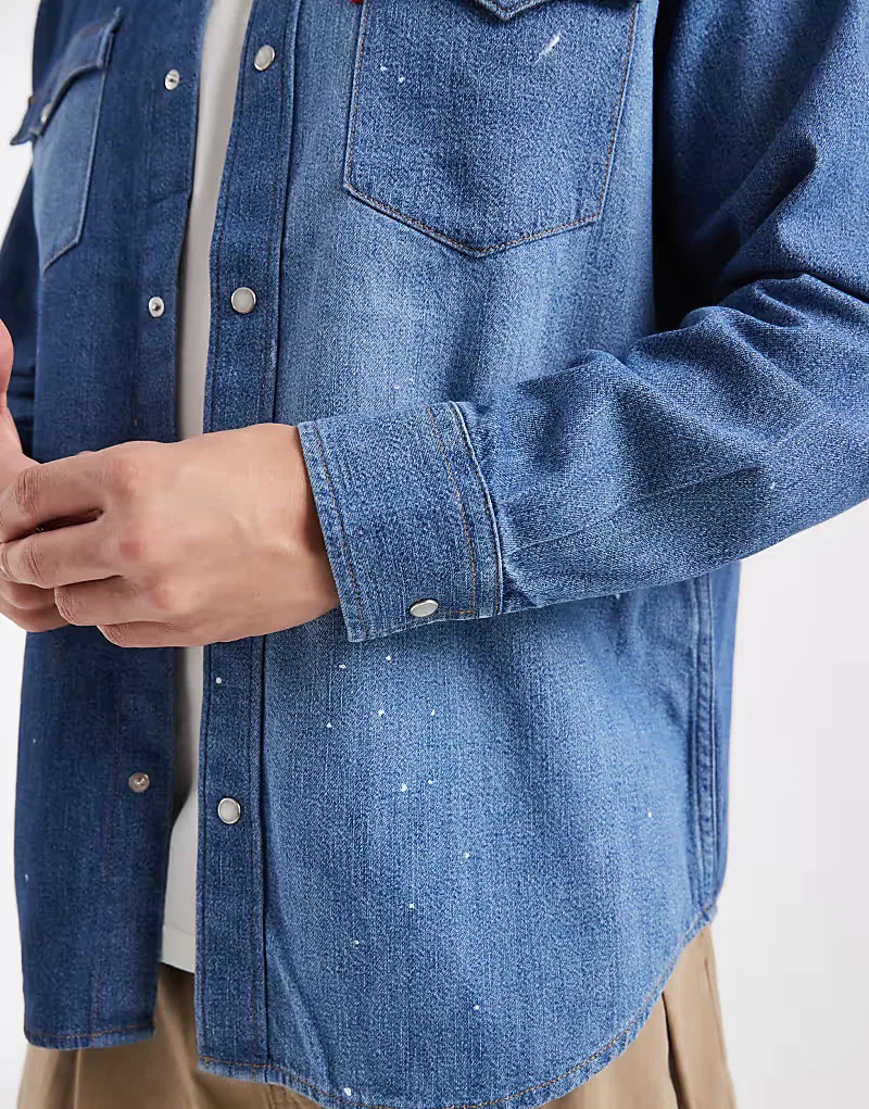 Джинсовая рубашка Levi's с кокеткой в ​​стиле вестерн, синий — фото 4