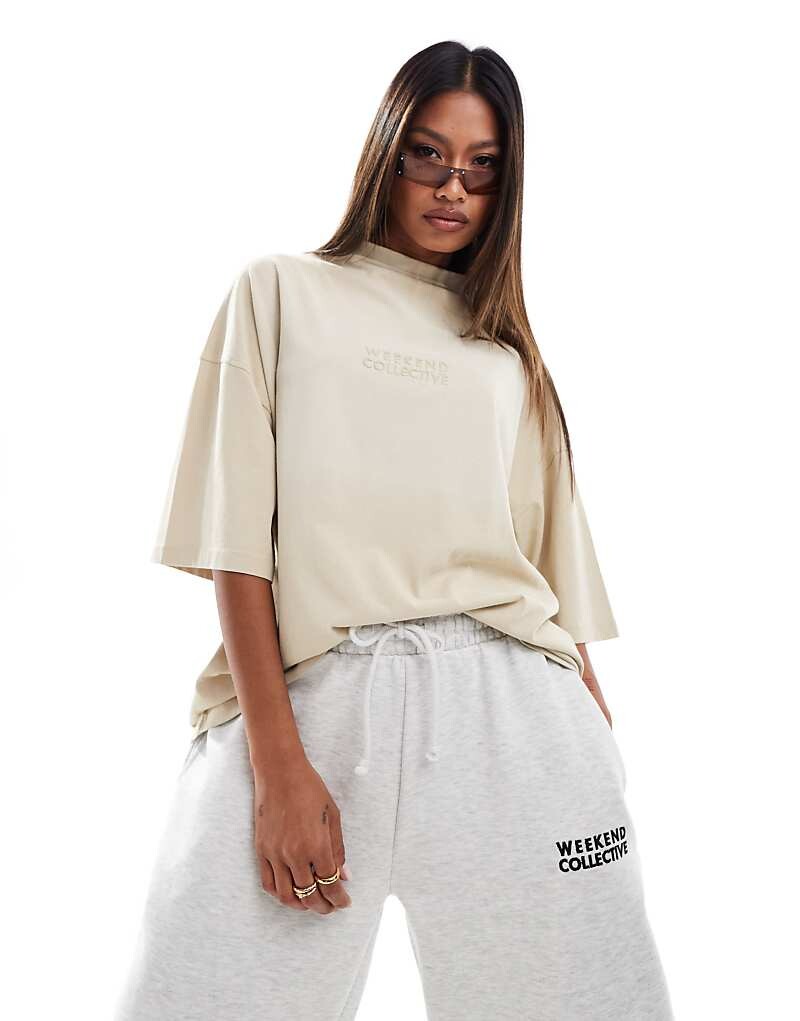 

Кремово-кислотная футболка с высоким воротником ASOS Weekend Collective