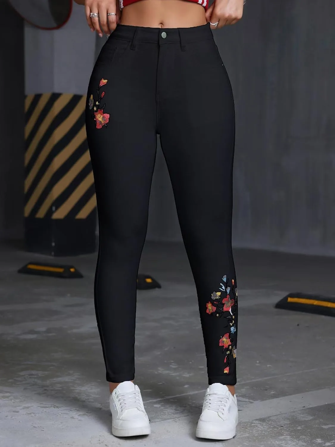 Женские джинсы Skinny Fit с вышивкой и карманами — фото 3