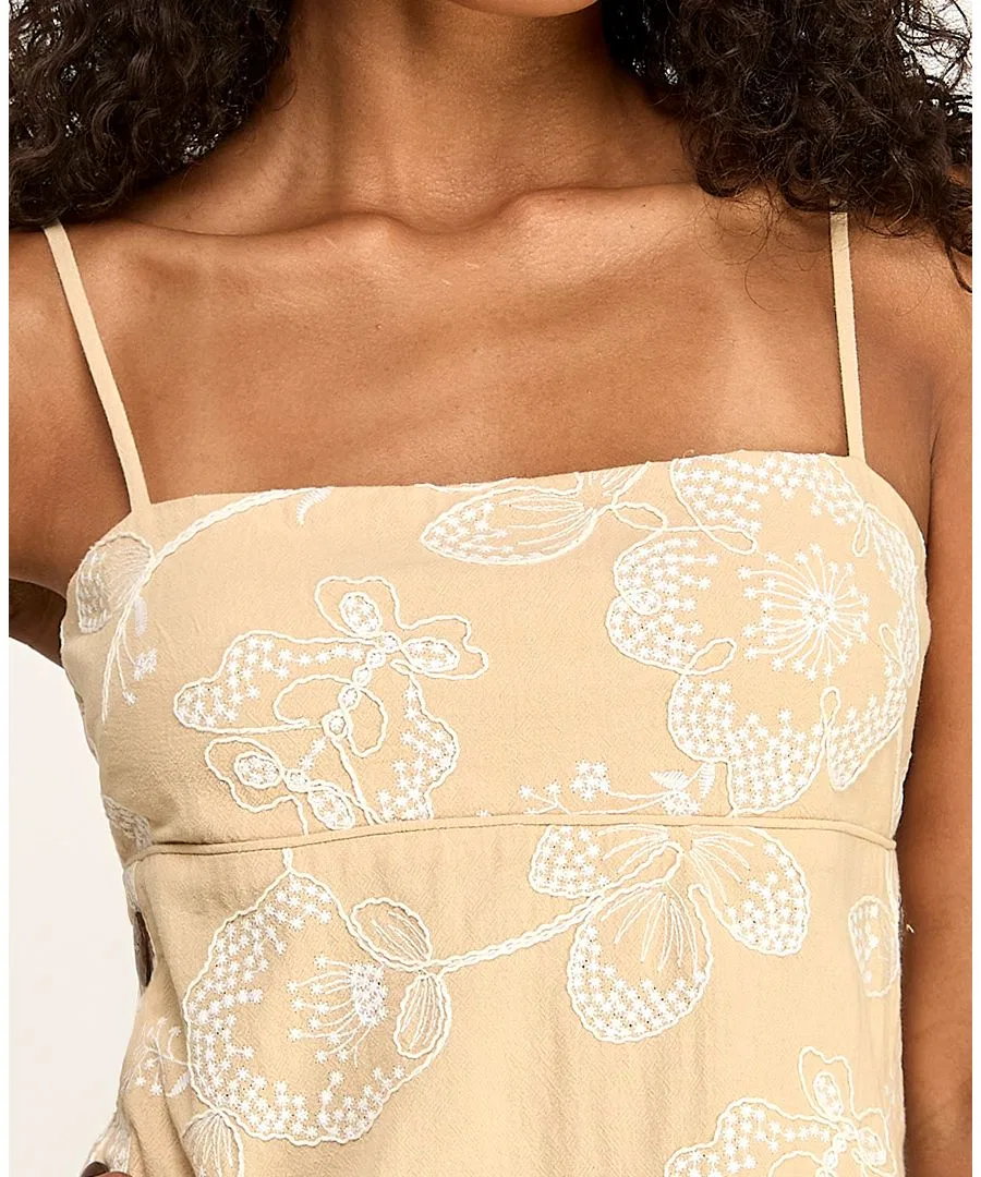 Платье с квадратным вырезом и вышивкой Juniors' Embroidered Square Neck Short Dress SENI & CADE, Cream — фото 4