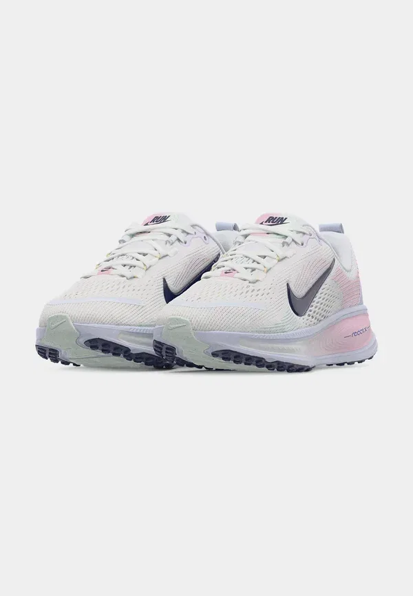 Кроссовки беговые Vomero 18 Nike Performance, Spruce Aura/Black Spruce/Jade Horizon/Light Silver-coloured/Sail, белый/темно-синий/зеленый/розовый/серый — фото 3
