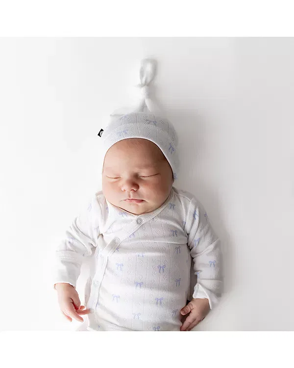 Детский комплект для новорожденных с пикотным краем Take Me Home Hat Top & Footed Pants Set Kyte Baby, Sweet Blue — фото 3
