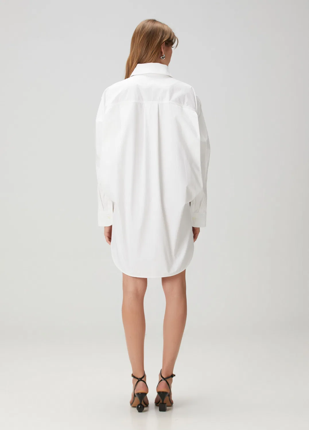 Мини платье-рубашка Jacquemus, white — фото 4