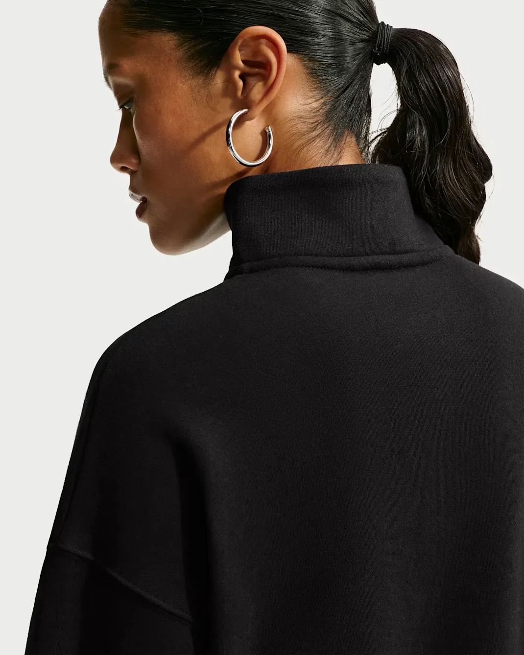 Женский укороченный топ свободного кроя с молнией на четверть длины Nike Studio Fleece Medium Weight, Total Black/Sail — фото 2